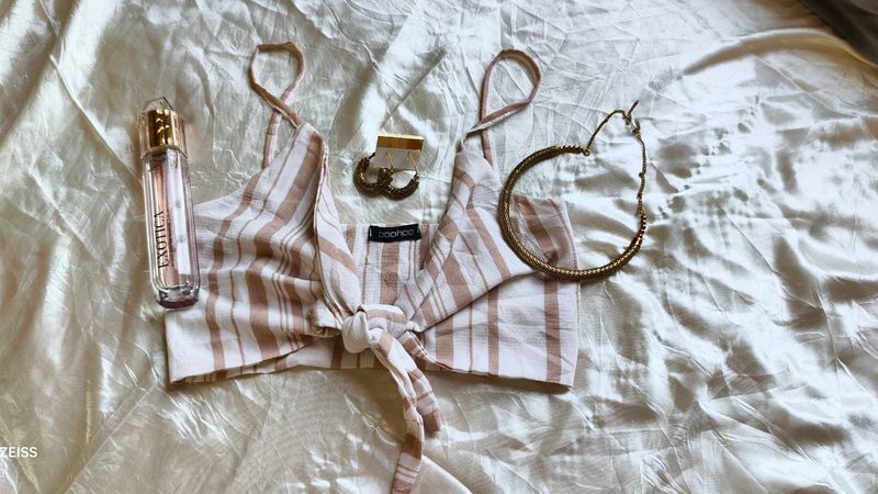 I. CUTE BOOHOO TOP