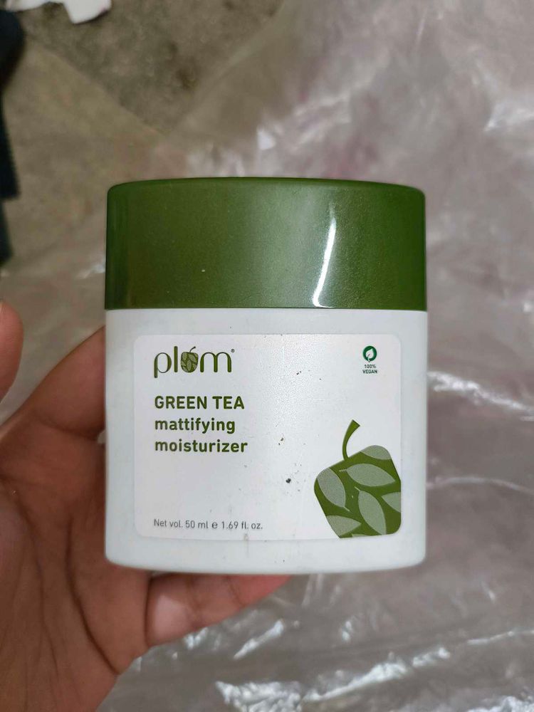 Plum Green Tea Mattifying Moisturizer