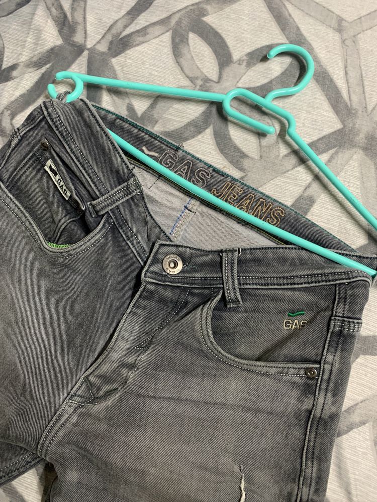 GAS Torn jeans!