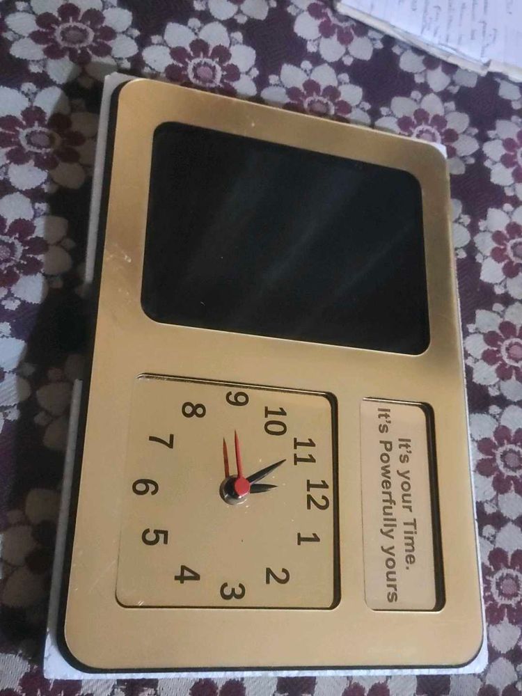 Stylish Desk Clock with Photo Frame 🕛🖼️