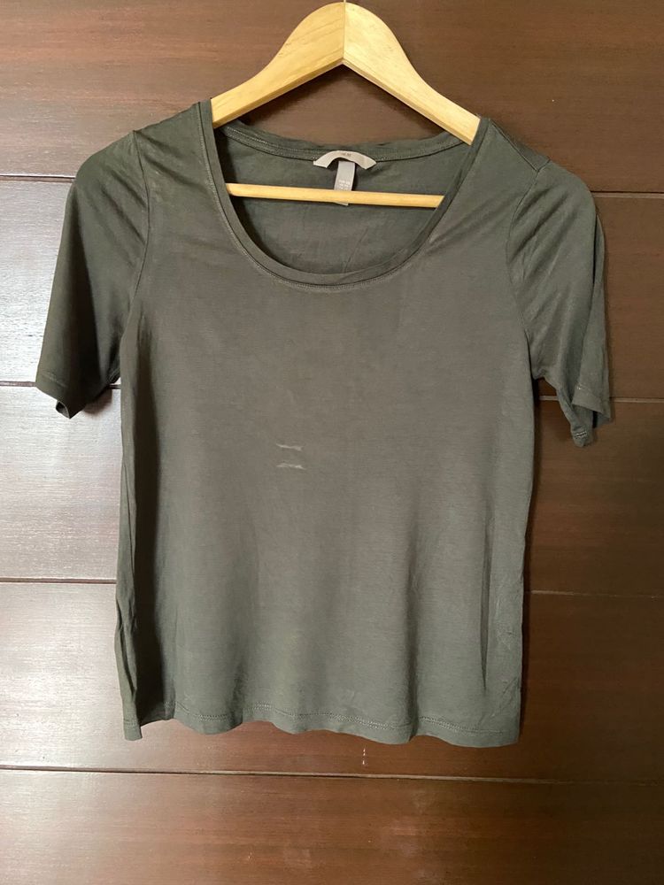 H&amp;amp;M Olive Green Short Sleeve Top (xs)