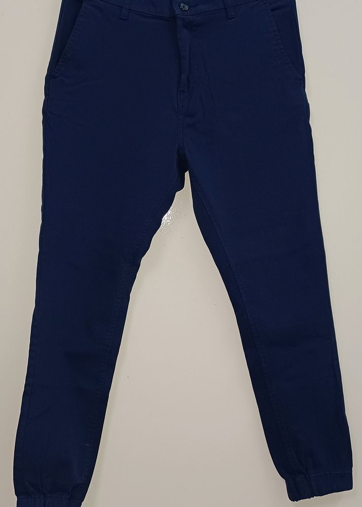 Mens&#39; Blue Highlander slim fit trousers, jogger fit, Size 32, length 39.5 inch