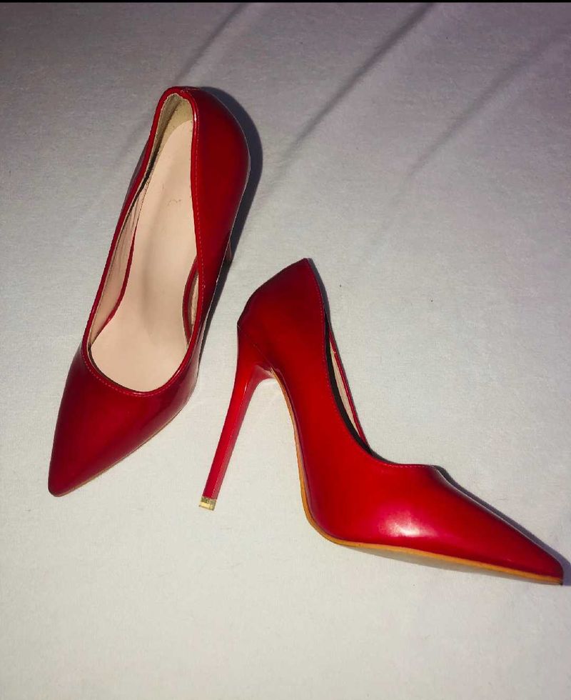 Siren Red Pointed Heels Pumps