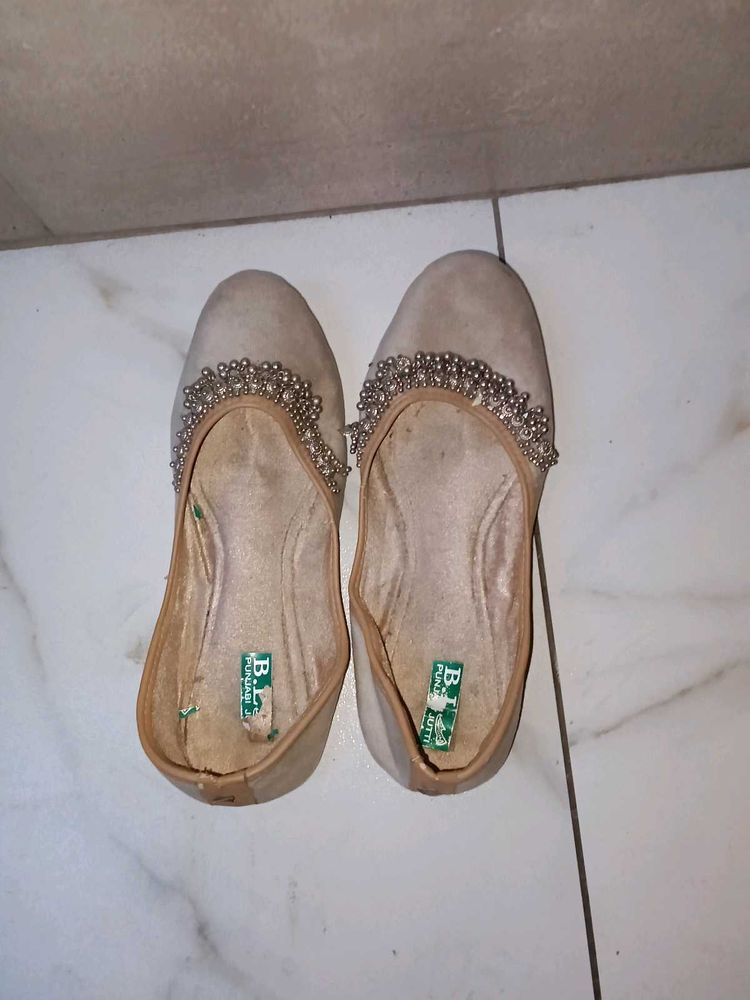 Embellished Juttis