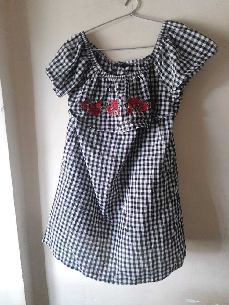Beautiful MAX Checked Off Shoulder Onepiece