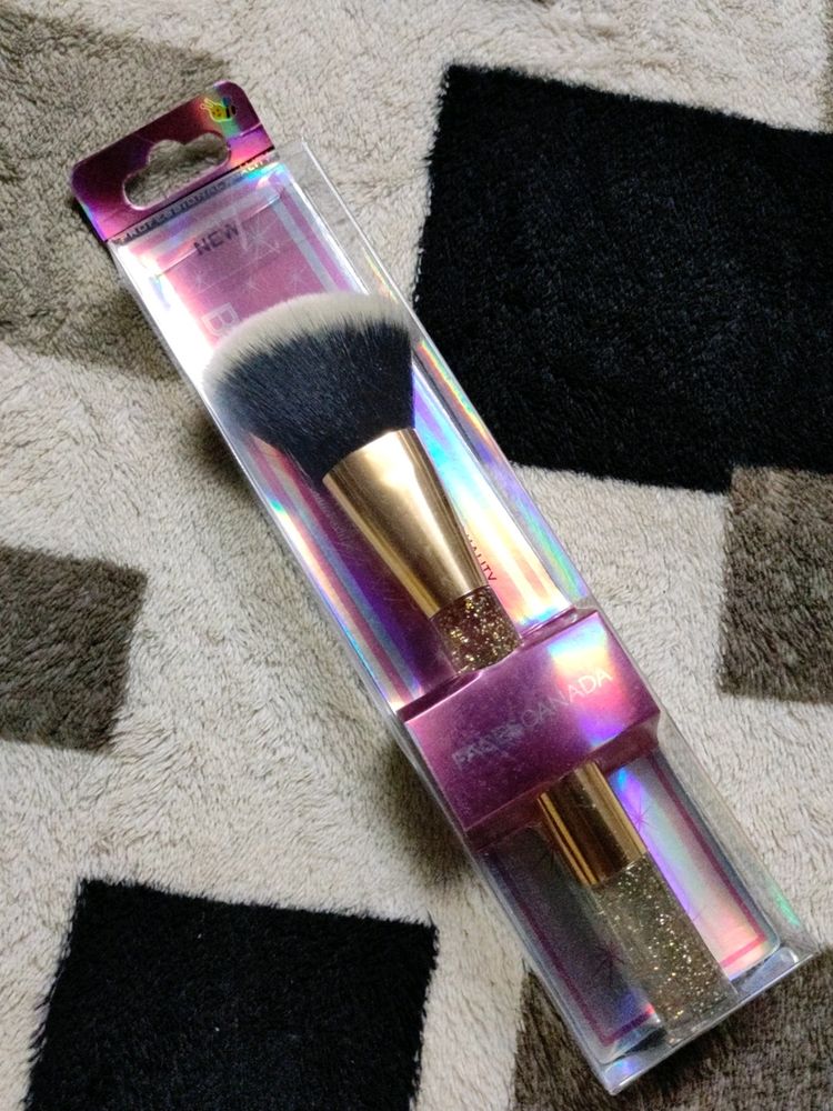 Faces Canada Foundation Brush