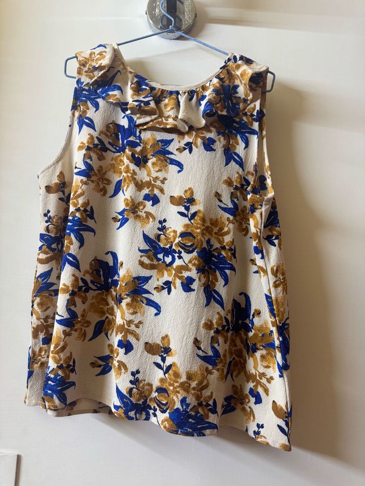 Feminine floral Top By All About You