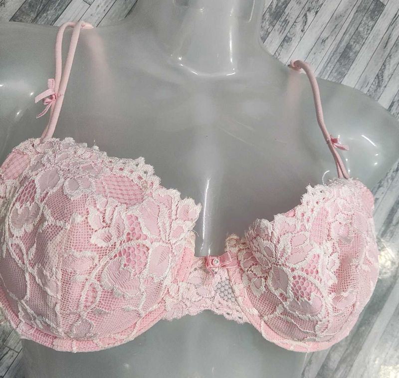 Closer 36 B Hot Look🧡