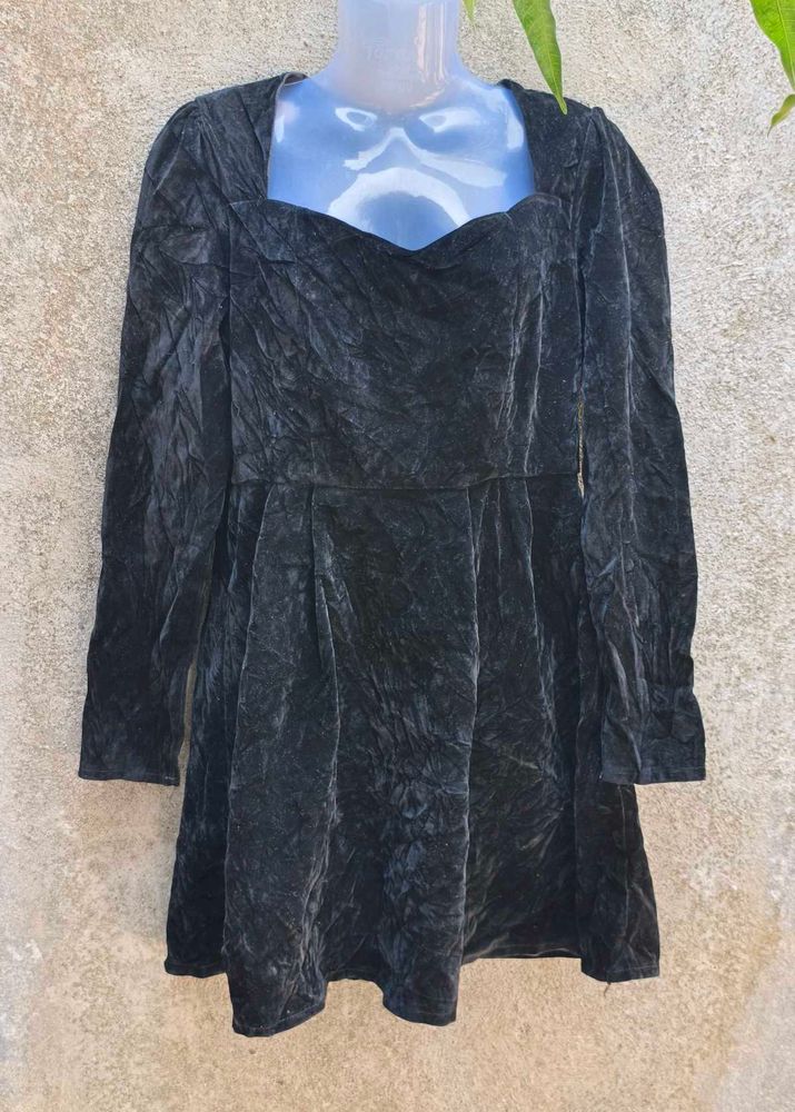 15.29.12 SEXY BLACK VELVET DRESS