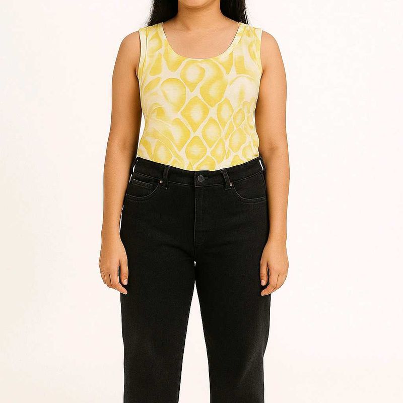 Sleeveless T-shirt