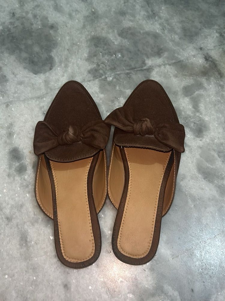 Brown Bow Flats