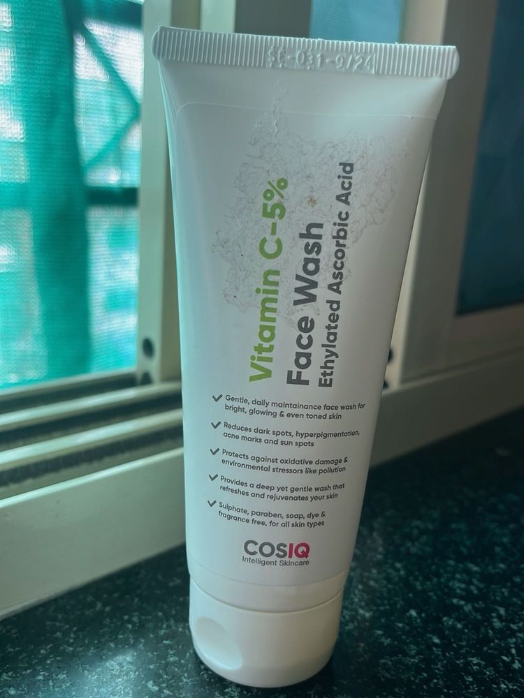 Cosiq Vitamin C Face Wash