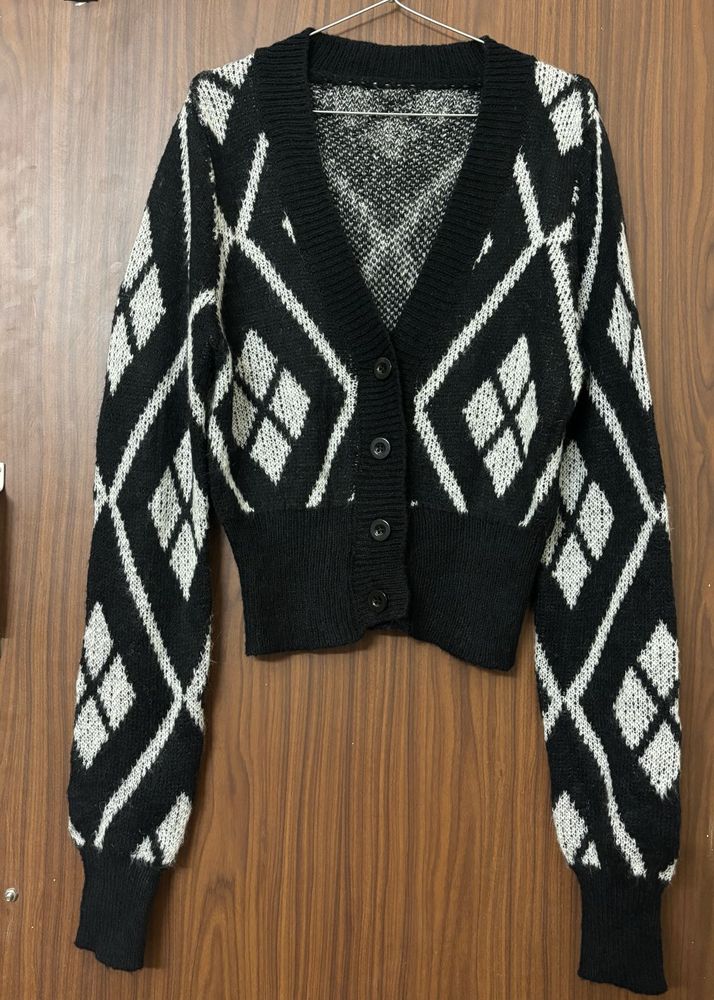 Stylish Black &amp; White Cardigan