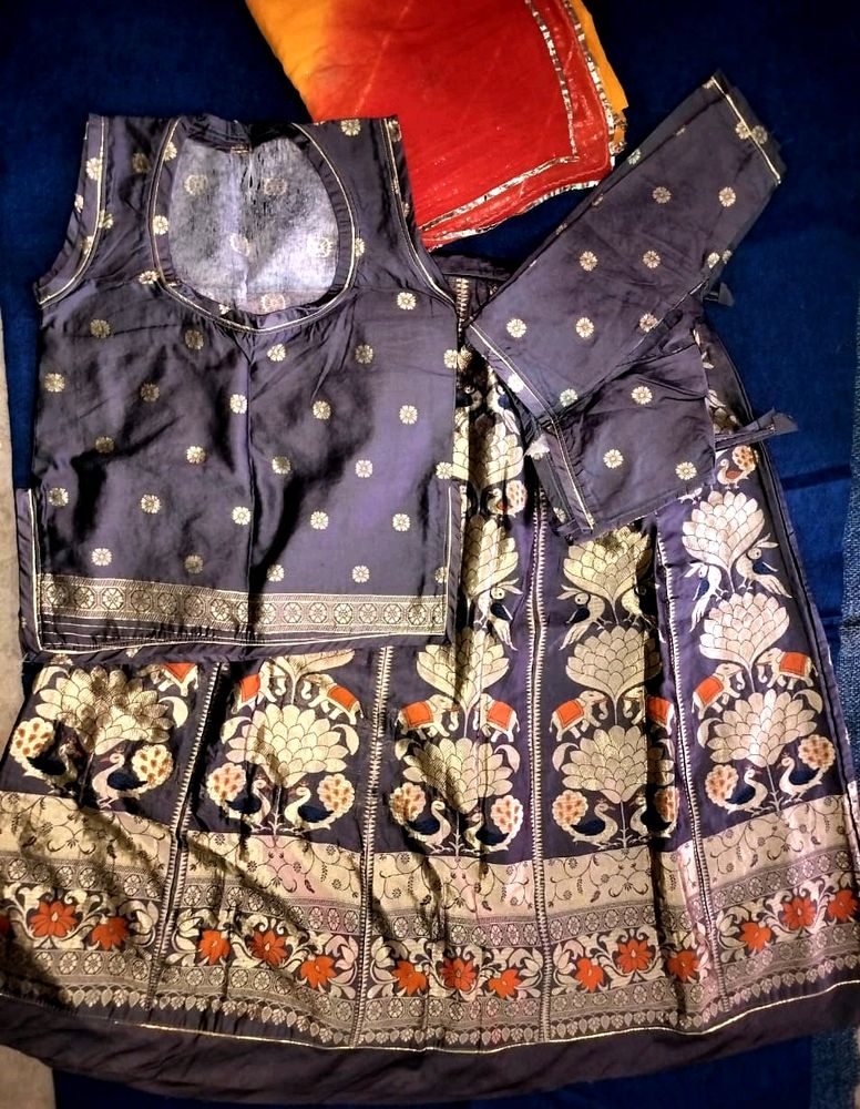 Royal Banarasi Rajputi Poshak Without Odhna In 300