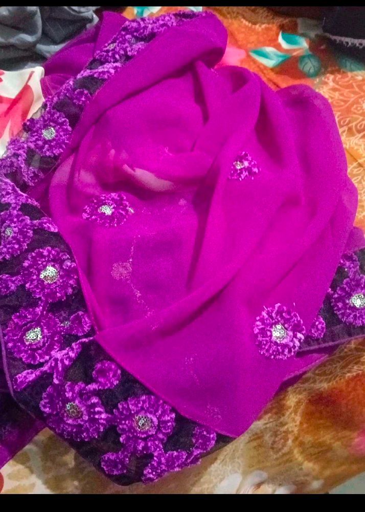 NU YR 💥Offer💜🎆Gorgeous Look Saree😍