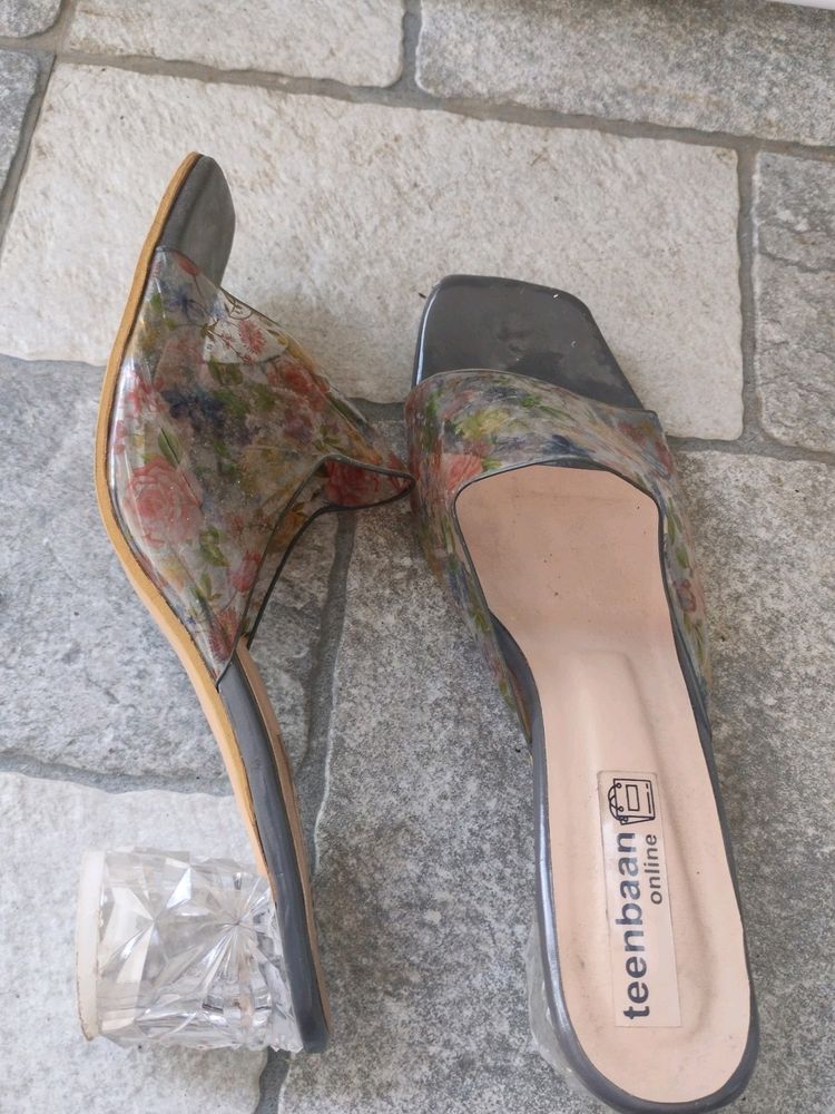 👠  Crystal Flower Heels