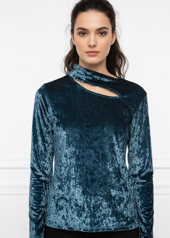 Latin Quaters Velvet Cutout Top