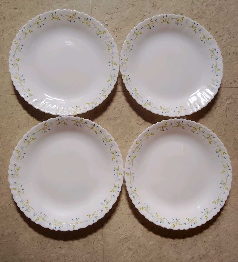 Set of 4 Corelle Dinner Plates