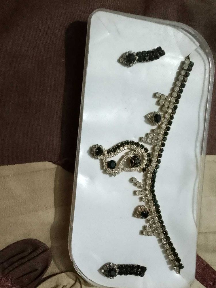 Jewellery Set - Necklace and Earrings