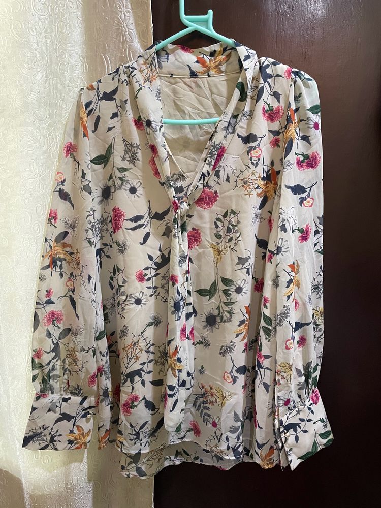 Floral Summer Top. Not Accepting Coins 🙅🏻‍♀️