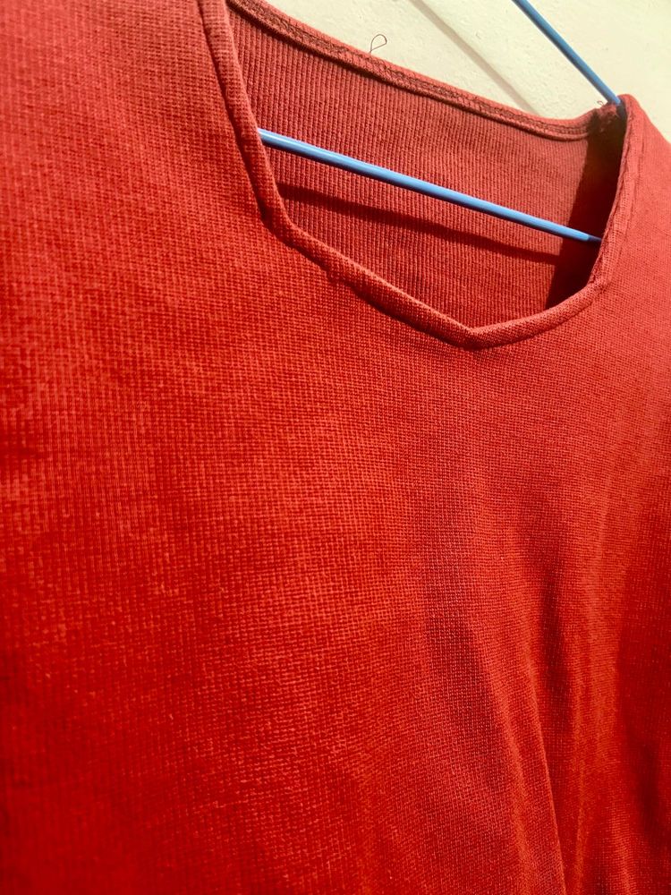 Red Long-Sleeved Ribbed Crop Top  Size: S (Small)