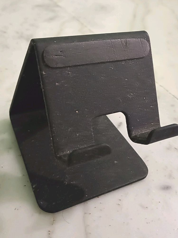 A Non Breakable mobile Stand.5005