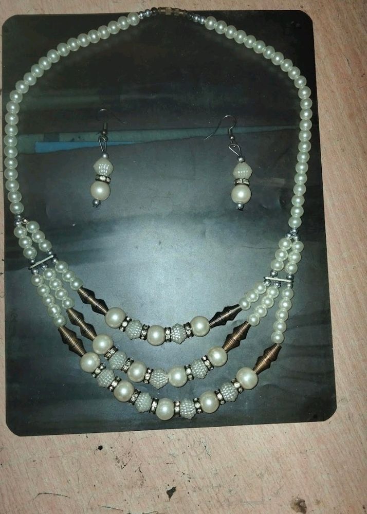 WHITE PEARL THREE LAYER NECKLACE WITH EARRINGS !