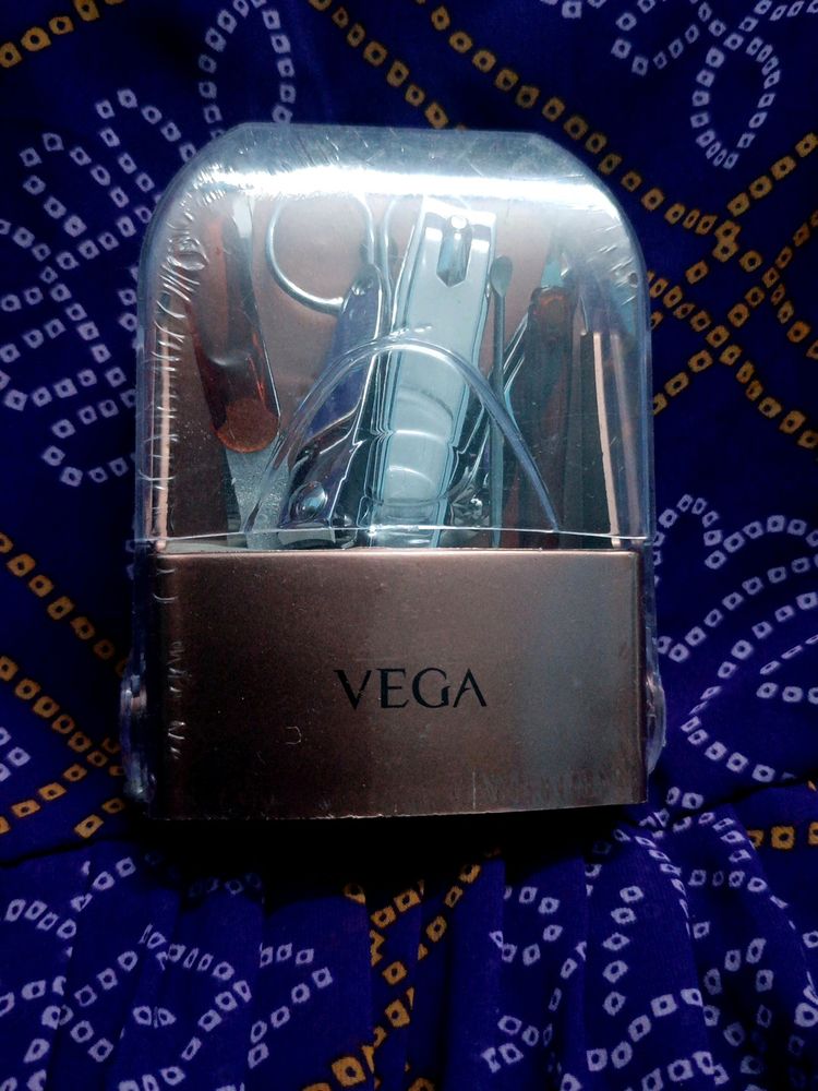 VEGA Set Of 8 Manicure Tools