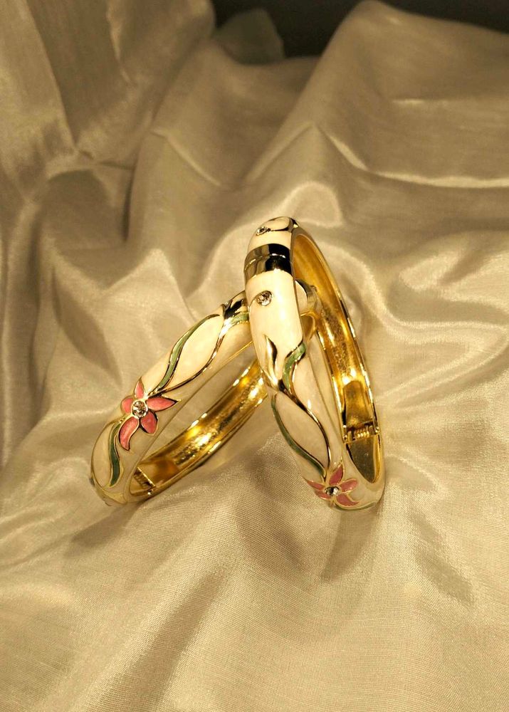 Floral Trendy vintage enamel kadaa/ bangle afforda