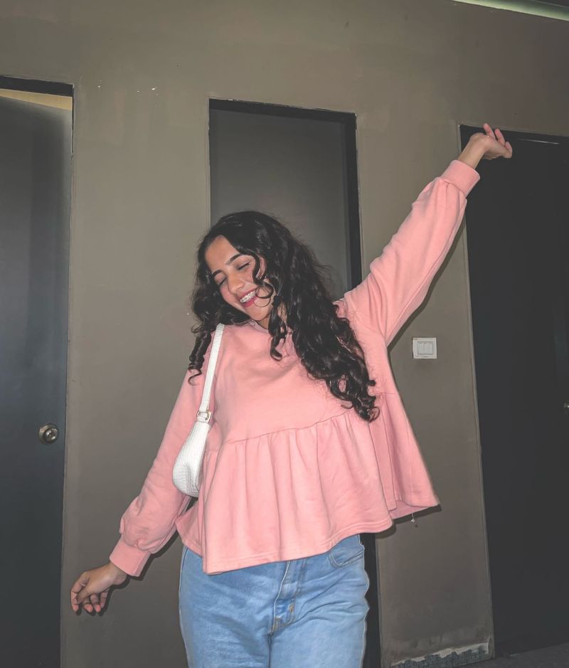 pink peplum top with jeans combo