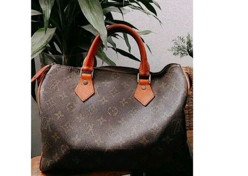 LV speedy 30 monogram  NO NEGOTIATION comes with c