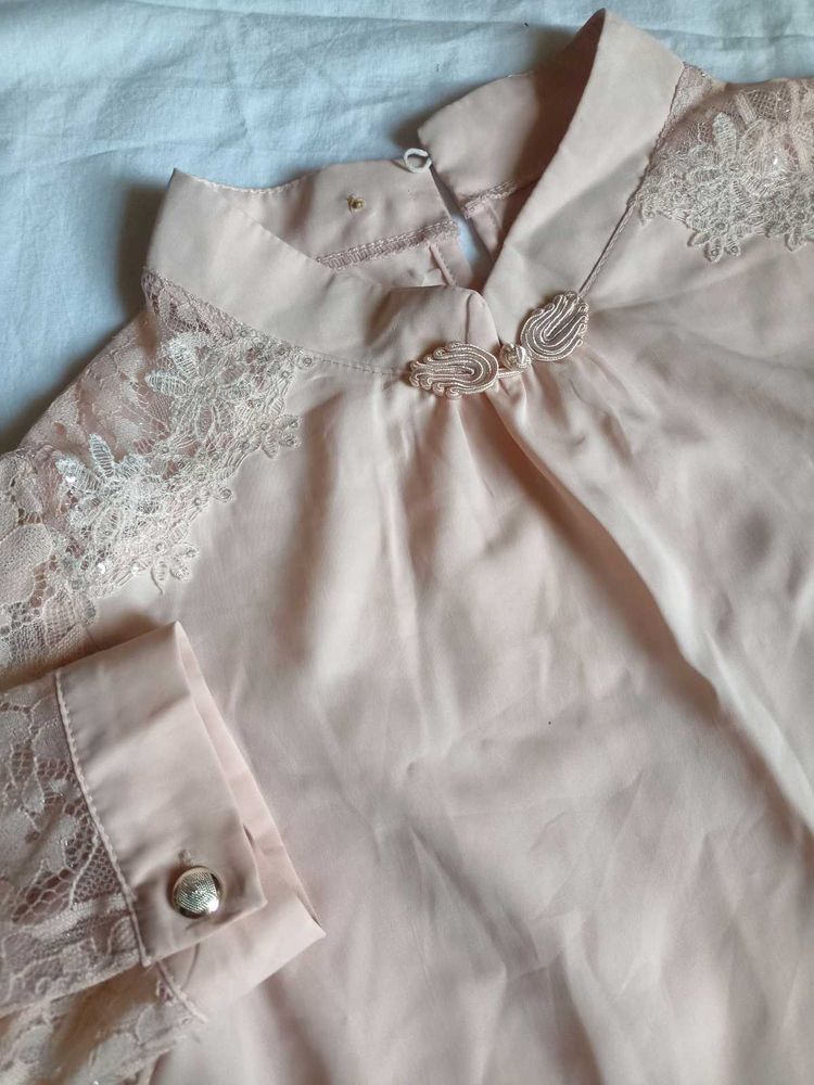 Beautiful Top With Lace Sleeves And Shoulders