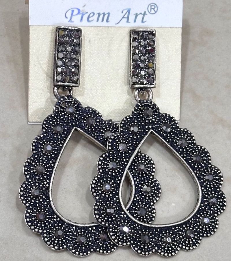 black paan-shaped earrings