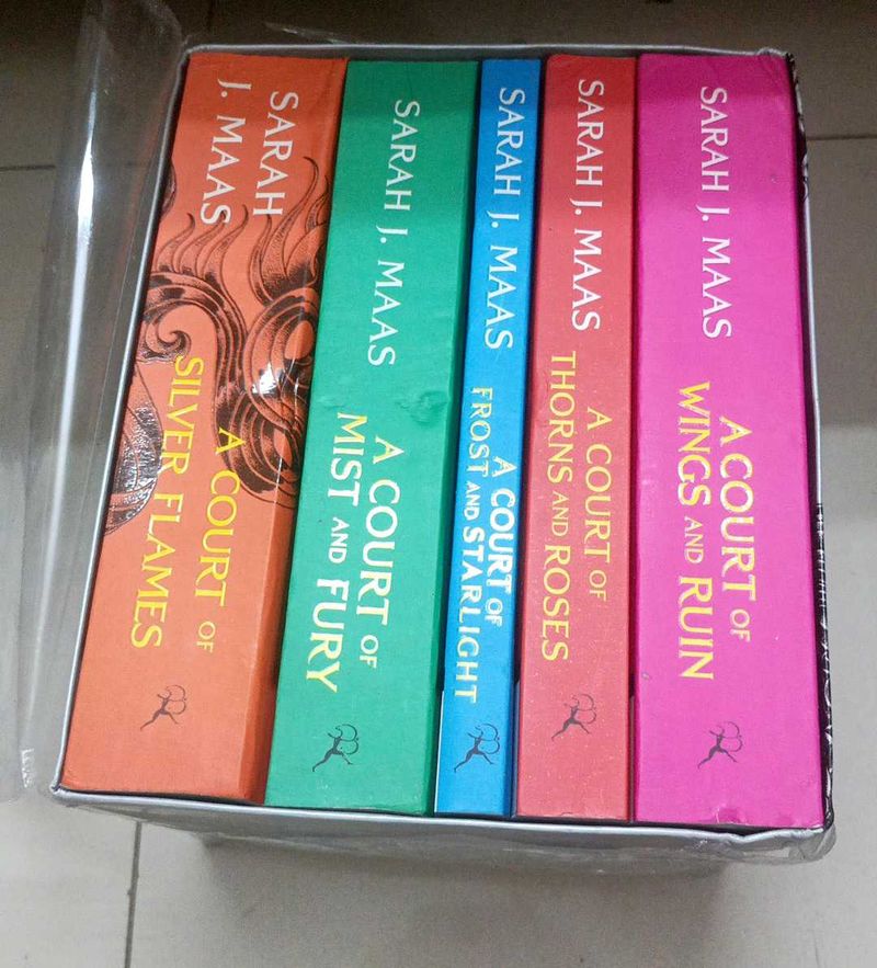 A Court Of Thrones Set