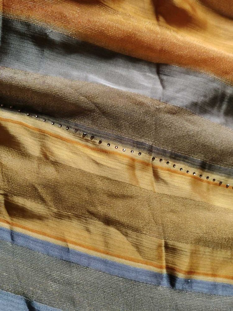 Multicolour Striped Saree With Blouse Piece