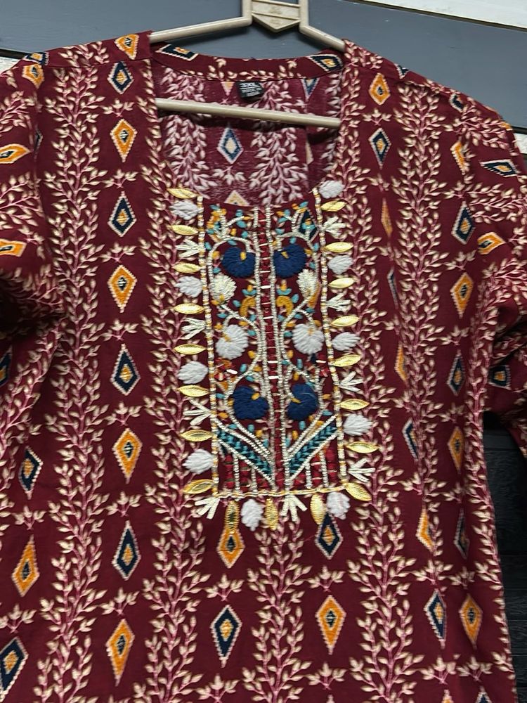 Elegant Embroidered Kurti