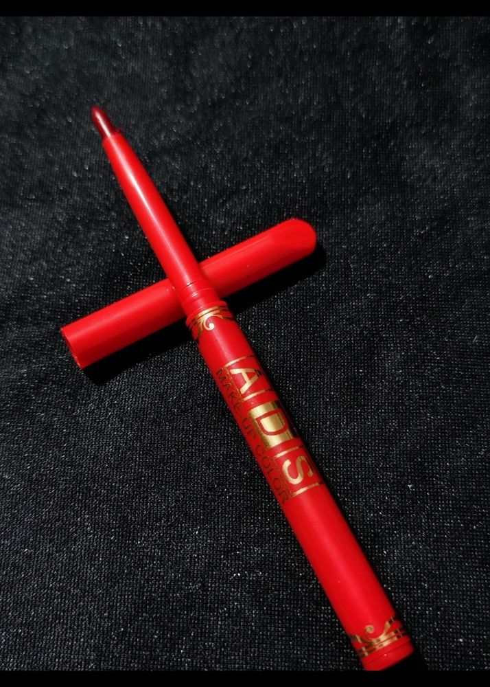 RED LIP LINER