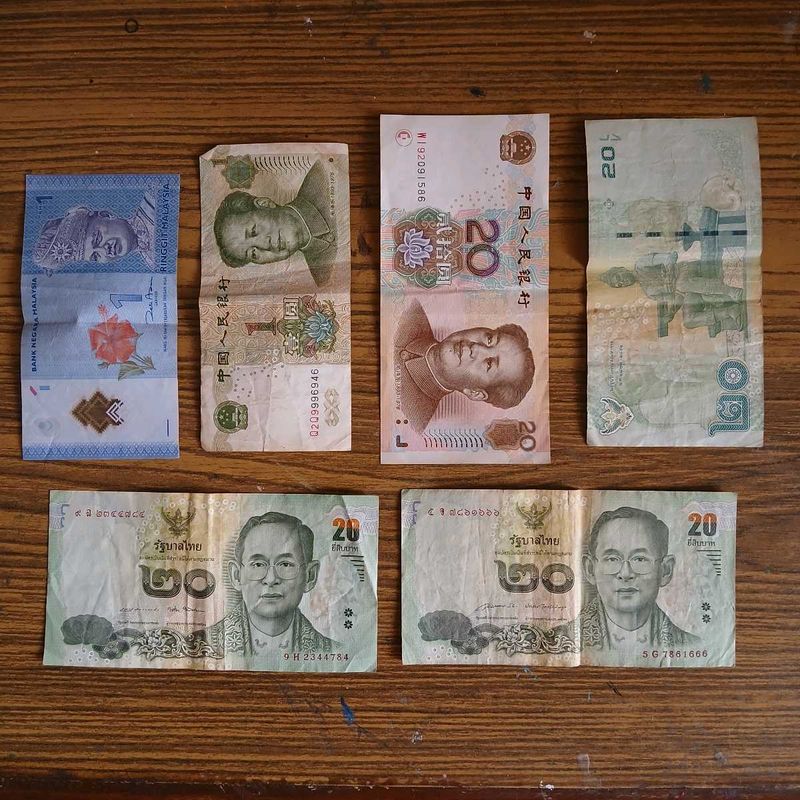 Collectible Foreign Currency Set