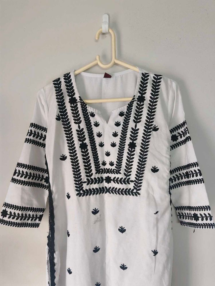 Elegant White Embroidered Kurta