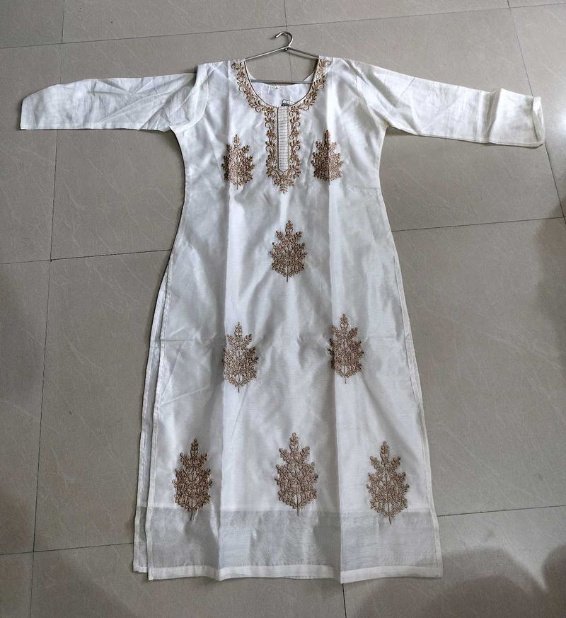 Straight Fit White Kurta With Golden Embroidery