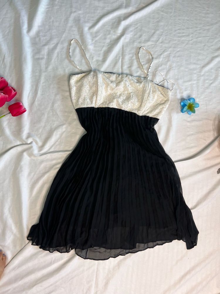 Cute Black &amp; Cream Dress