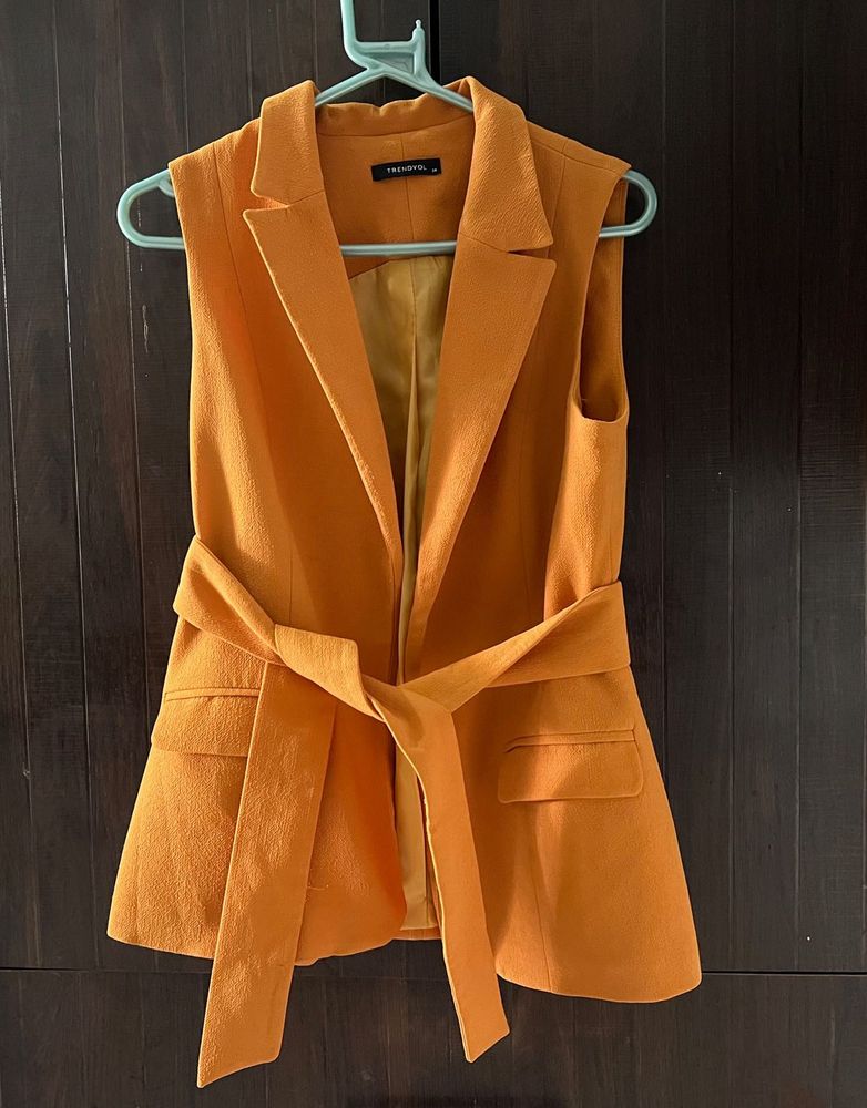 Trendyol Branded Sleeveless Coat🌻