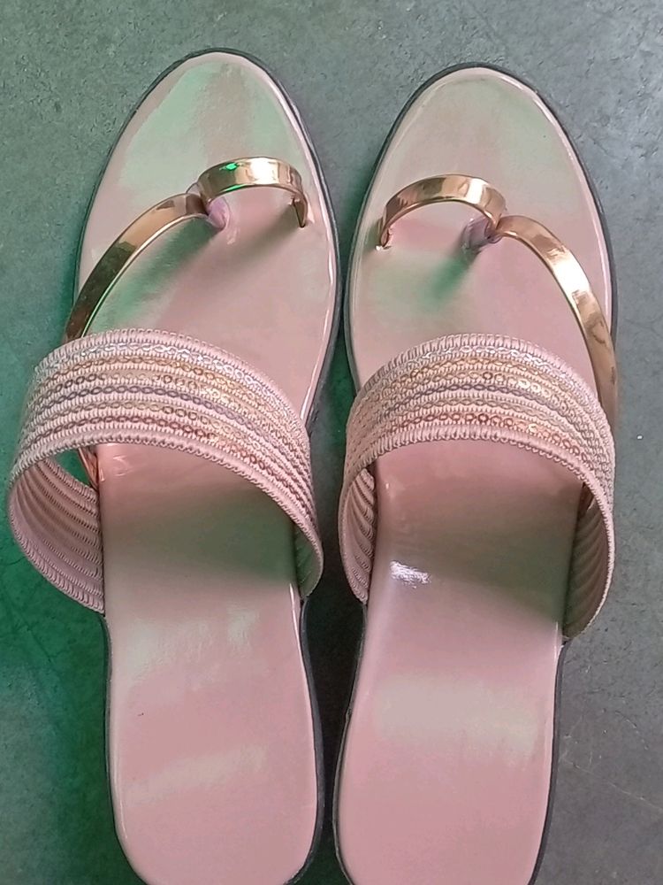 Women Sandal It&#39;s Totally New Never Used