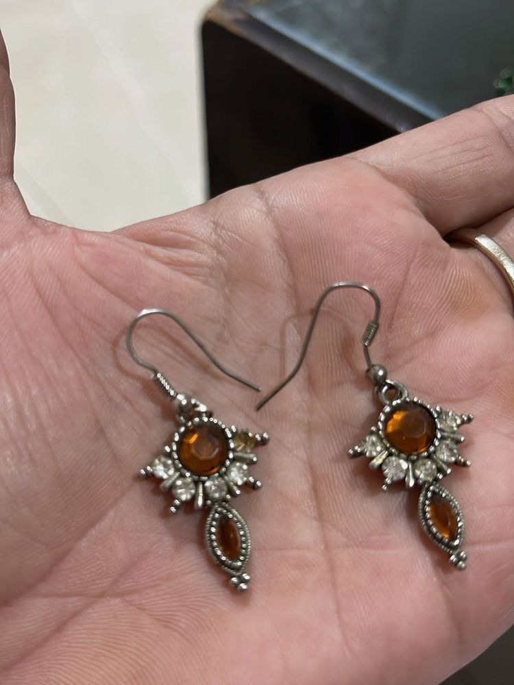 Vintage Style Amber Tone Drop Earrings