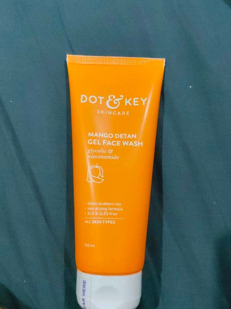 Dot &amp; Key Mango Detan Face Wash