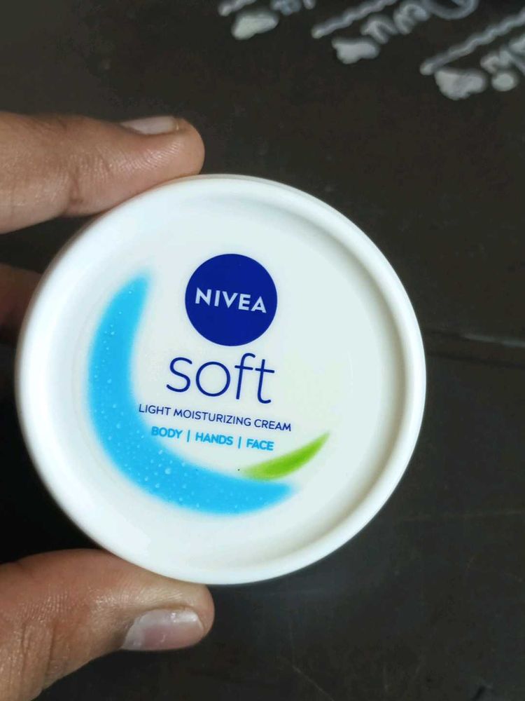 Nivea Soft Moisturizing Cream
