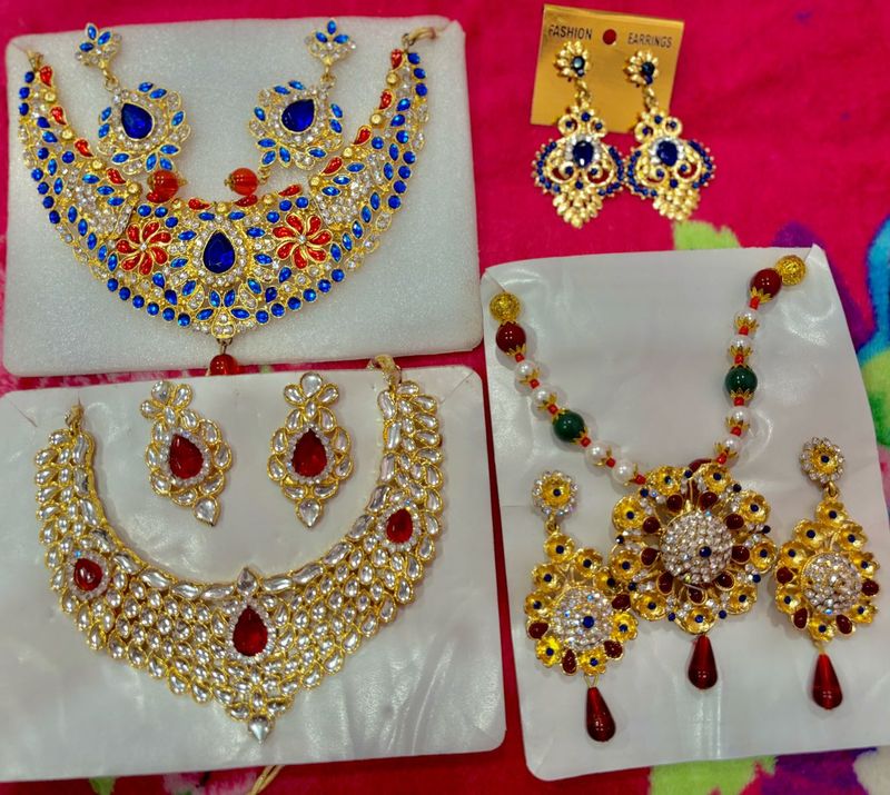 3 Jewellery Sets &amp; Complimentary Earrings