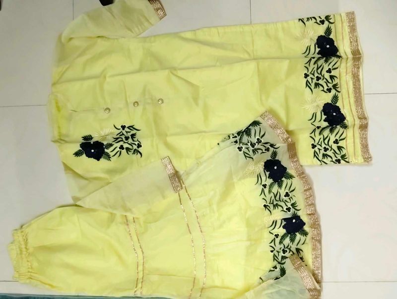 Elegant Kurta Set Totally New Not Used Even Once