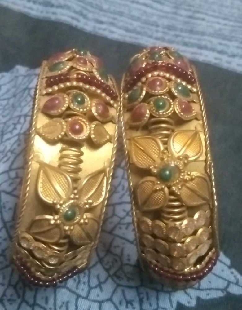 Vintage Golden Colour Floral Bangles
