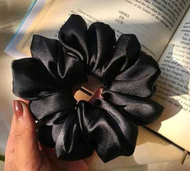 Pack Of 1Jumbo Size Japanese Scrunchies 🖤